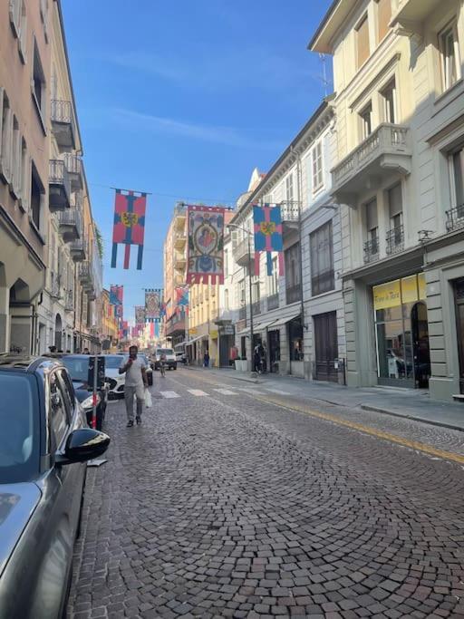 Centro Storico-Mansarda Verde Con Terrazzino E A/C Asti Eksteriør billede