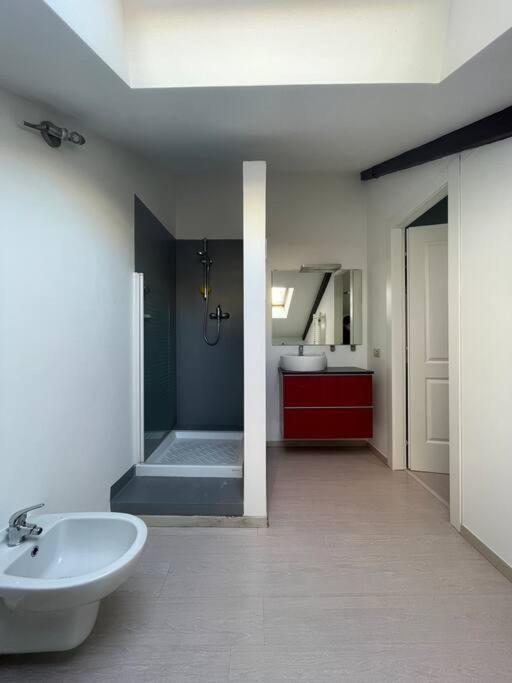 Centro Storico-Mansarda Verde Con Terrazzino E A/C Asti Eksteriør billede